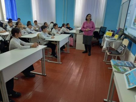 «Кітаптар әлемі» тақырыбында танымдық сағаты  ұйымдастырылып   өткізілді.