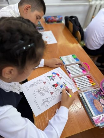 «Полиция және балалар. Қауіпсіздіктің негізгі ережелері. Бояу кітабі»